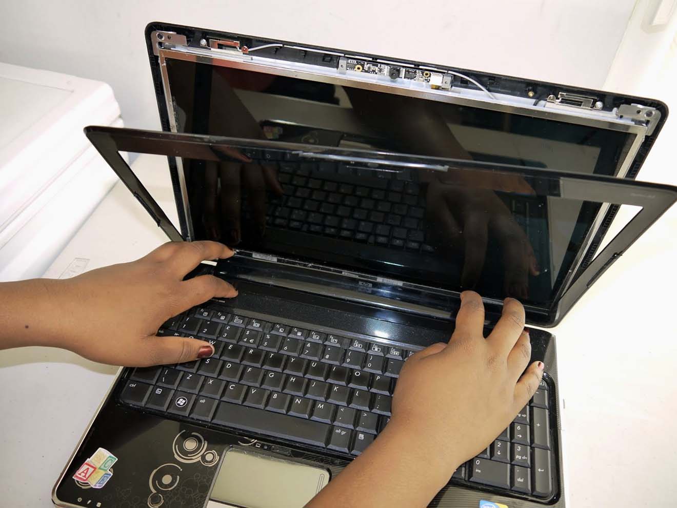 Замена экрана ноутбука HP в Балахне